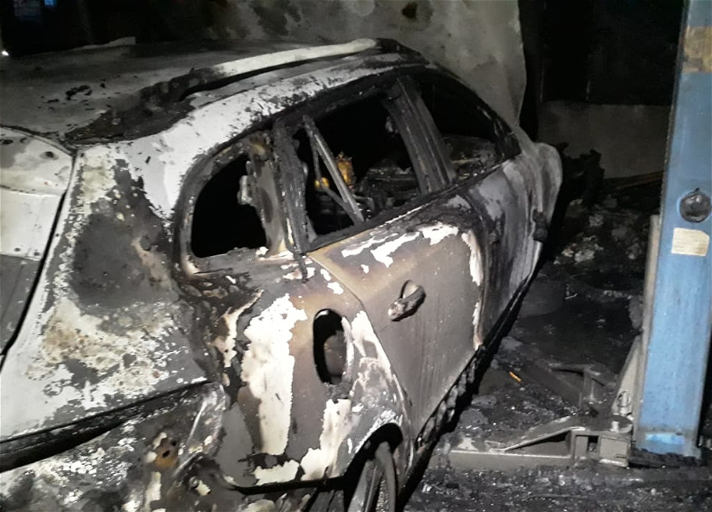 В Азербайджане при пожаре в автосервисе сгорели микроавтобус и автомобиль – ФОТО