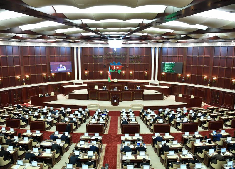 В Азербайджане повышена зарплата депутатов Милли Меджлиса
