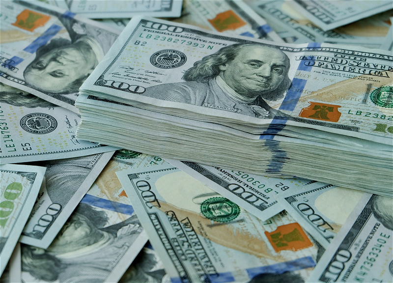 ЦБ Азербайджана за 7 месяцев купил на валютном рынке инвалюты около $500 млн