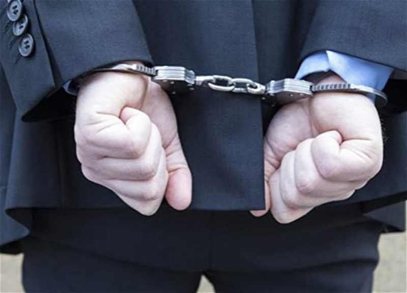 В Азербайджане несколько должностных лиц арестованы за взятку