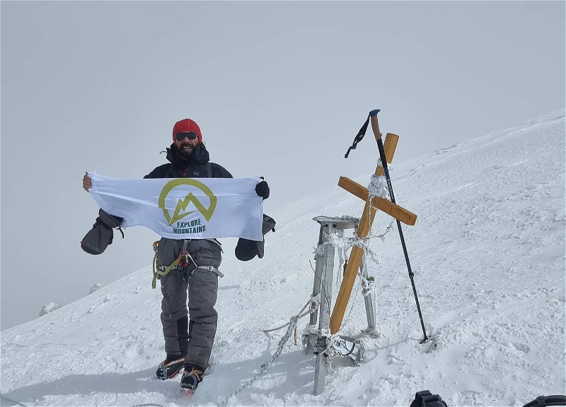 Азербайджанский альпинист покорил одну из вершин из списка «Снежный барс» и готовится штурмовать Пик Победы – ФОТО