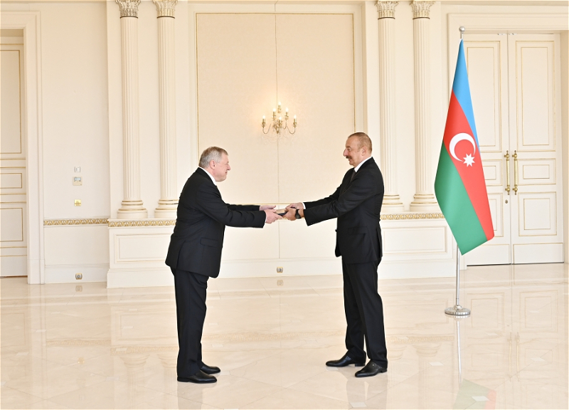 Ильхам Алиев принял верительные грамоты новоназначенного посла Словакии в Азербайджане - ФОТО
