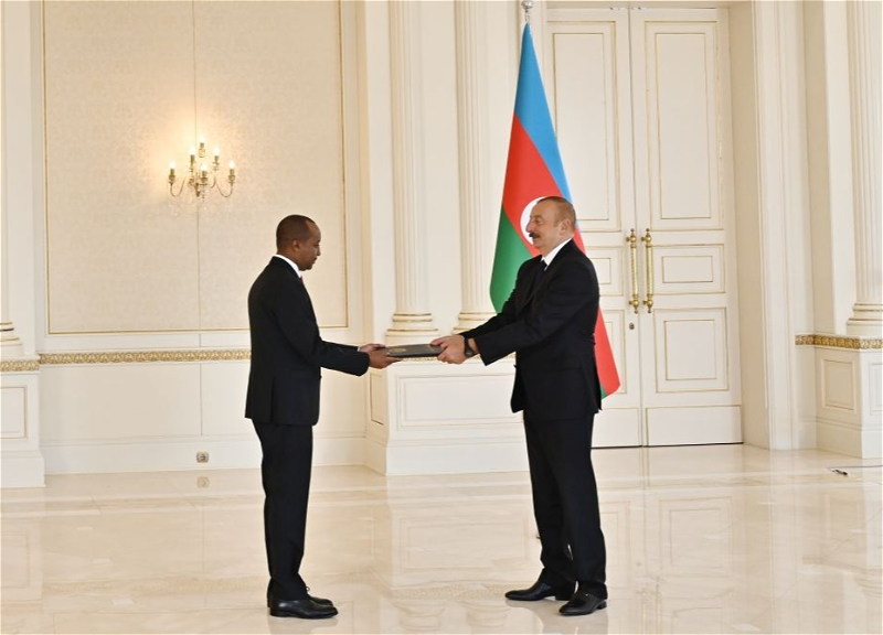 Президент Ильхам Алиев принял верительные грамоты новоназначенного посла Руанды в Азербайджане - ФОТО