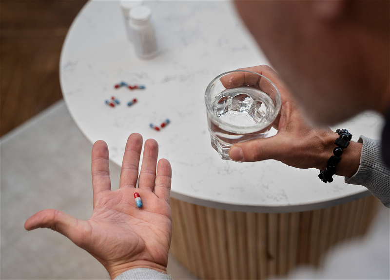 Физики: при наклоне тела влево усвоение лекарства из таблеток замедляется на 83%