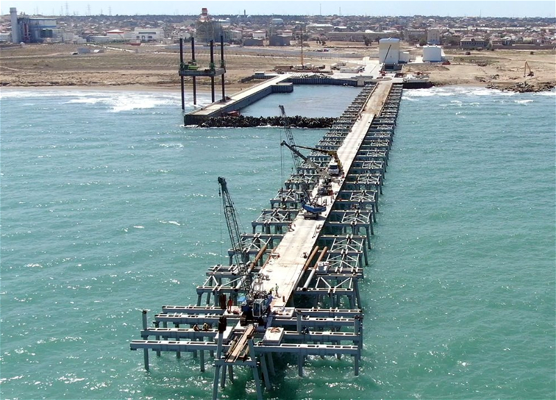 В Каспийском море строится большая эстакада – ФОТО – ВИДЕО