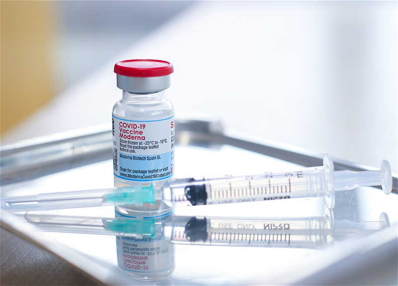 Британия первой в мире одобрила двойную вакцину от коронавируса