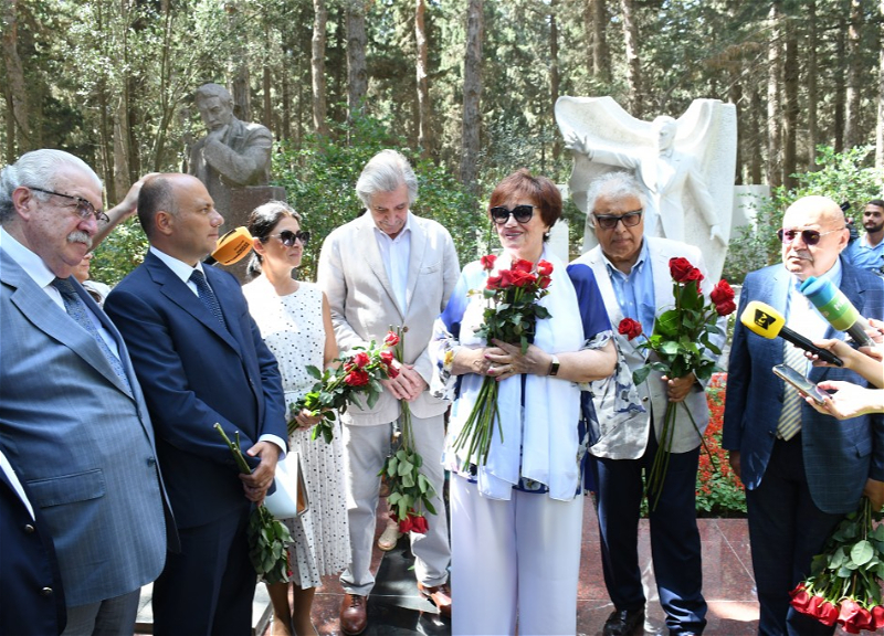 В Баку почтили память легендарного Муслима Магомаева – ФОТО