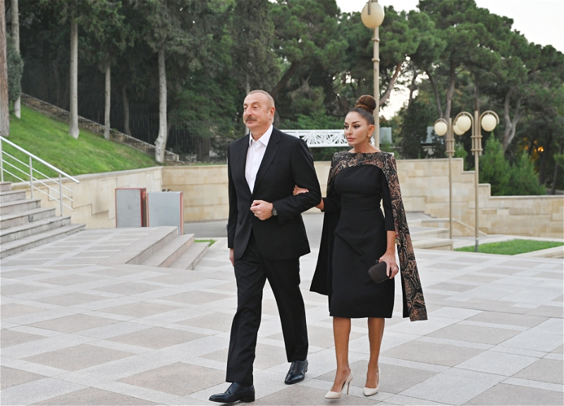 Ильхам Алиев и Первая леди Мехрибан Алиева приняли участие в вечере памяти, посвященном 80-летию Муслима Магомаева