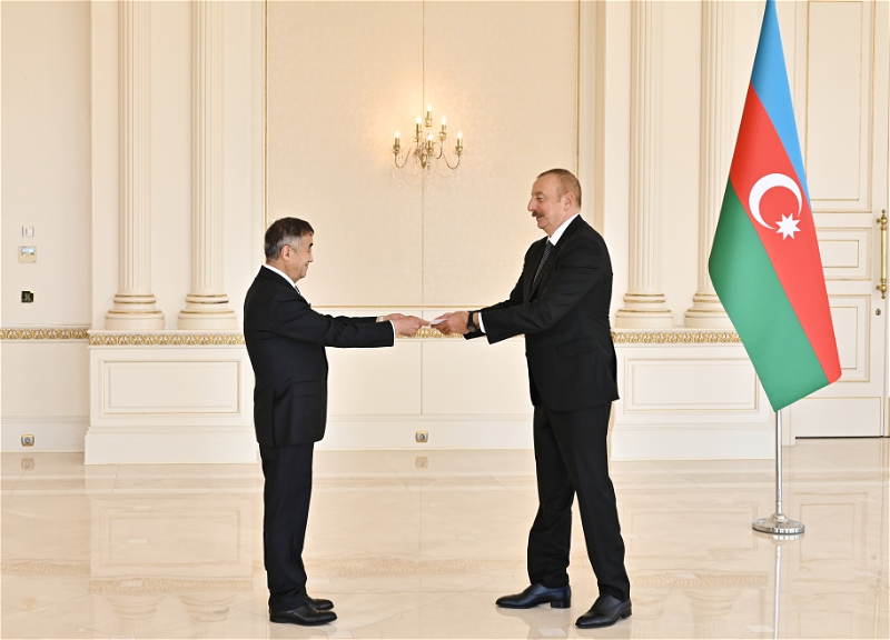 Президент Азербайджана принял верительные грамоты новоназначенного посла Монголии - ФОТО