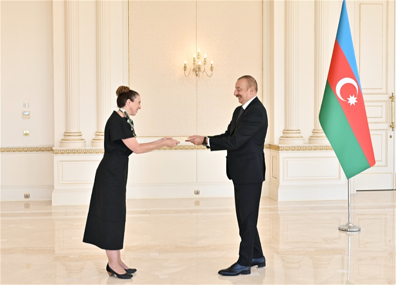 Ильхам Алиев принял верительные грамоты новоназначенного посла Новой Зеландии - ФОТО