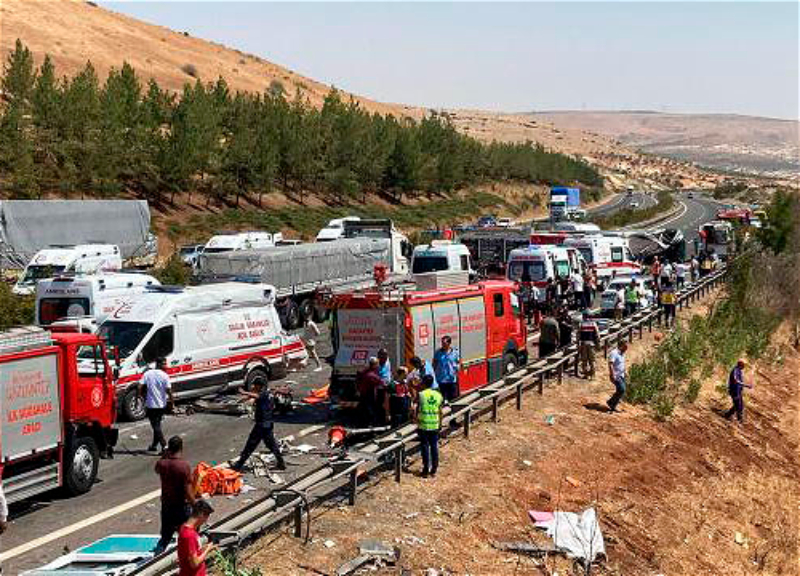 В Турции тяжелое ДТП унесло жизни 15 человек - ФОТО