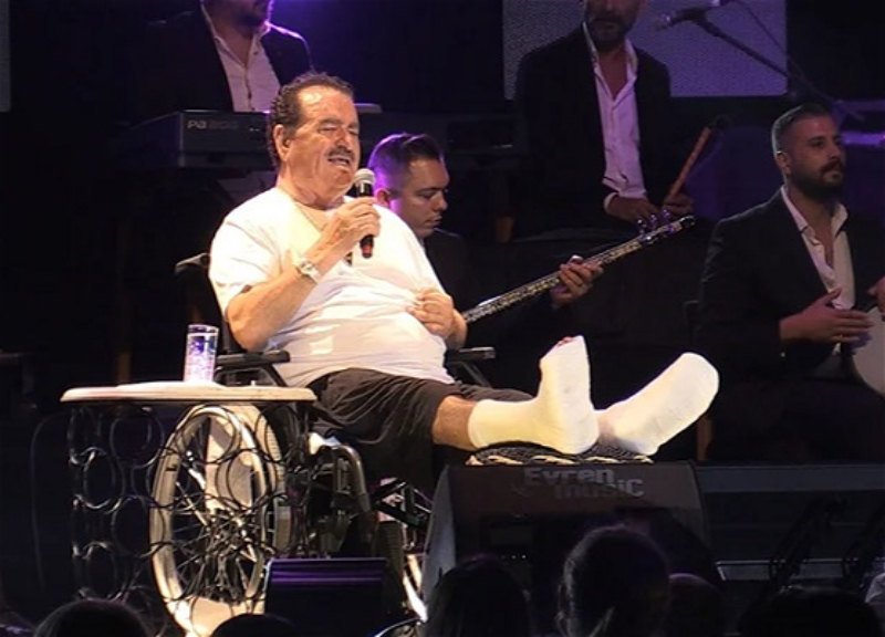 Попавший в аварию Татлысес дал концерт в инвалидной коляске - ФОТО