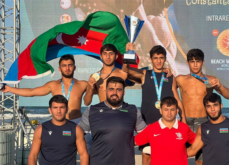 Сборная Азербайджана по пляжной борьбе стала чемпионом мира
