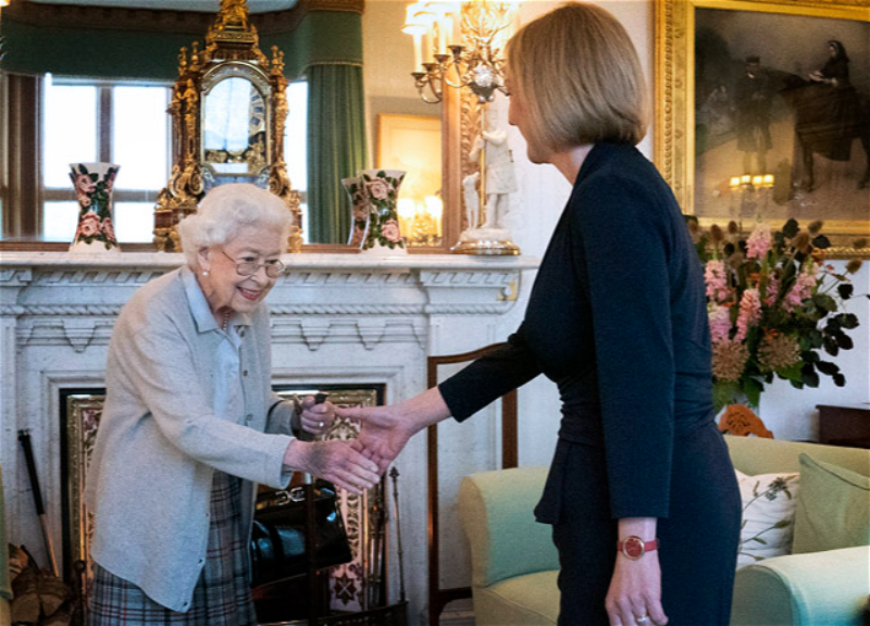 Елизавета II назначила Лиз Трасс премьер-министром Великобритании