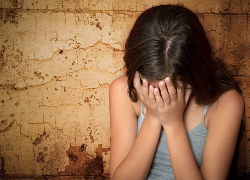 В Азербайджане 13-летняя девочка родила ребенка после изнасилования