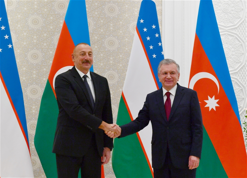 Ильхам Алиев пригласил Шавката Мирзиёева в Азербайджан