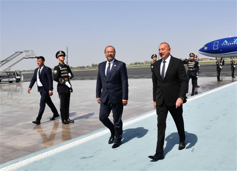 Ильхам Алиев прибыл с визитом в Узбекистан - ФОТО