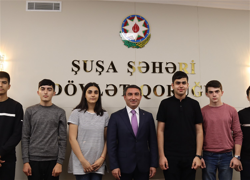 Şuşa rayonu üzrə yüksək bal toplayan 6 məzun öz doğma şəhərini ziyarət edib - FOTO