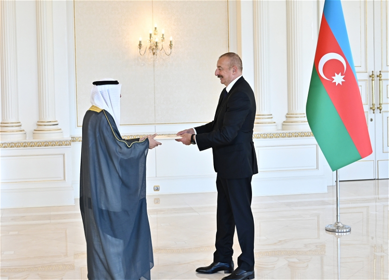 Ильхам Алиев принял нового посла Кувейта в Азербайджане - ФОТО