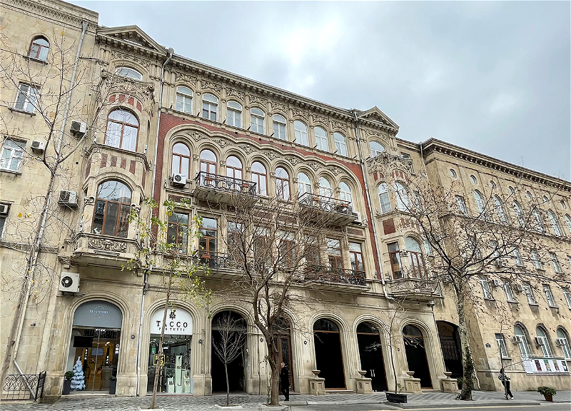 В Баку испортили очередное историческое здание – ФОТО