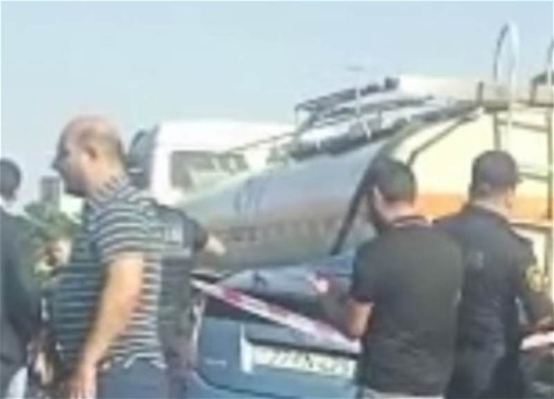 На трассе Баку – Сумгайыт автомобиль Toyota Prius врезался в водовоз: Погибли два человека – ВИДЕО