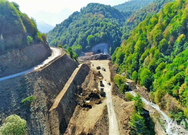 Успешно продолжается строительство дороги Тоганалы-Кяльбаджар-Истису и туннеля Муровдаг - ФОТО