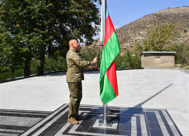 Президент Ильхам Алиев поднял флаг Азербайджана в городе Лачин - ФОТО