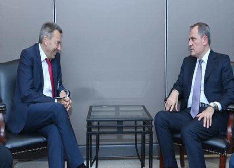 Глава МИД Азербайджана встретился с президентом МККК