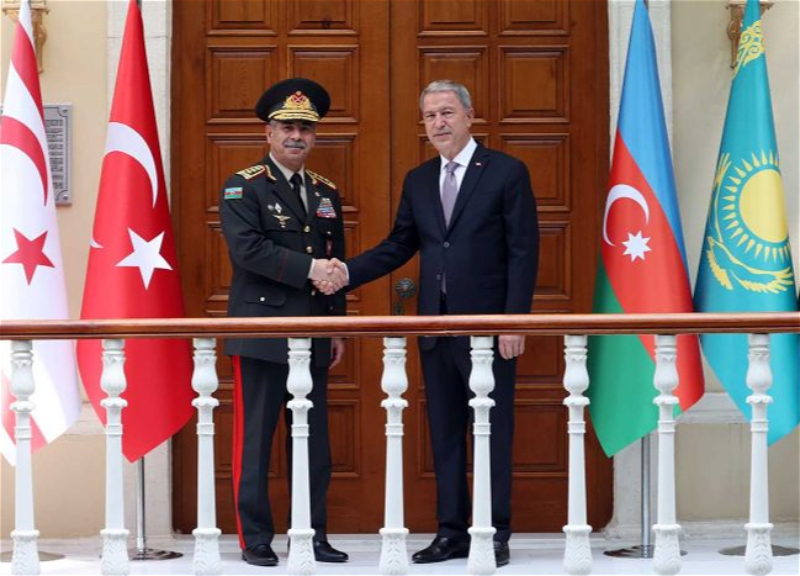 Состоялся телефонный разговор министров обороны Азербайджана и Турции