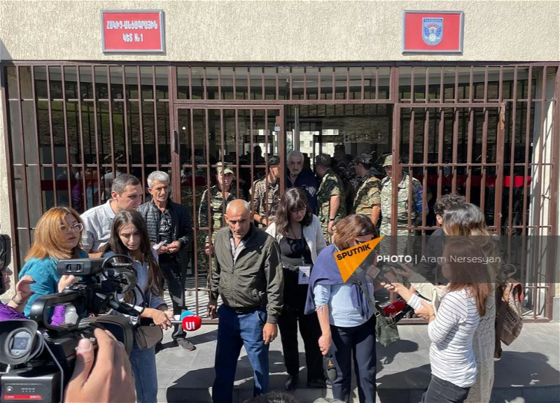 В Армении родители пропавших без вести солдат собрались у здания Минобороны