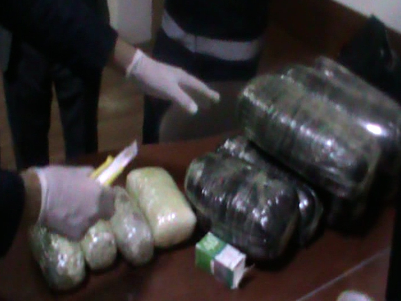 Полиция задержание наркодилеров
