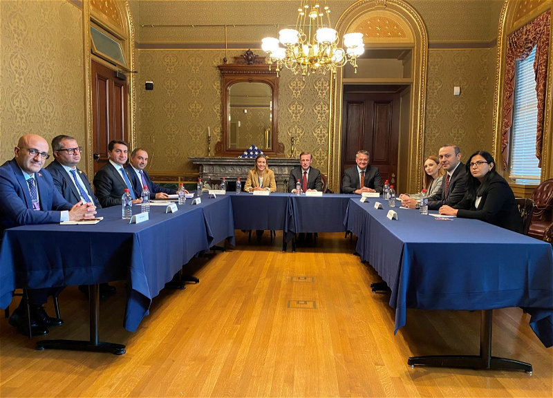 Члены азербайджанской делегации участвовали во встречах высокого уровня в США со значком «Харыбюльбюль» на пиджаках