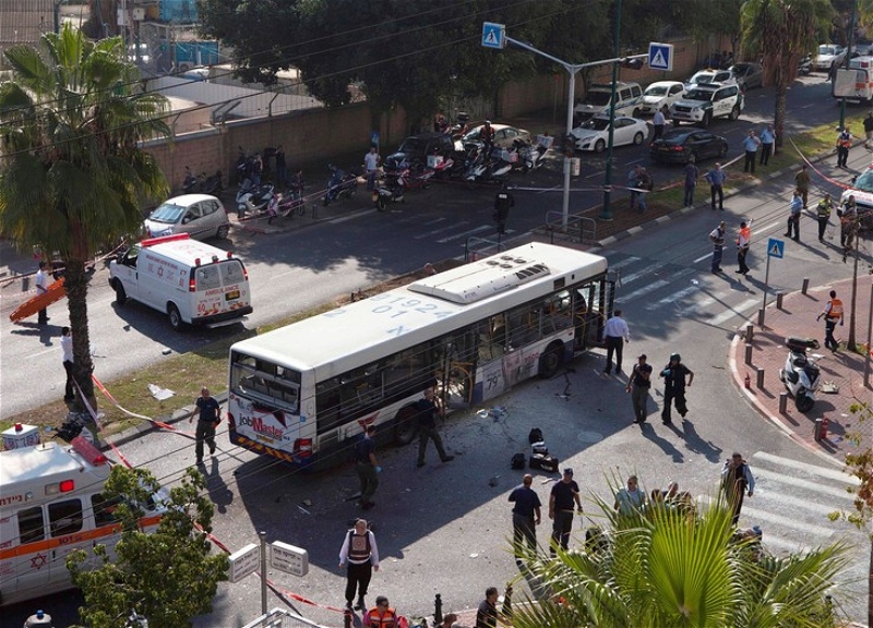 В Израиле неизвестный открыл стрельбу по автобусу, есть пострадавший