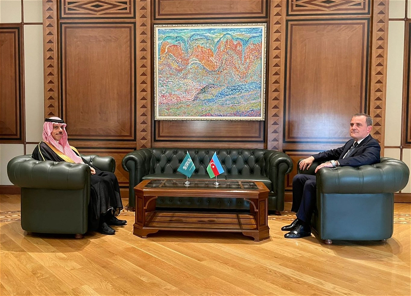 Главы МИД Азербайджана и Саудовской Аравии провели встречу в Баку