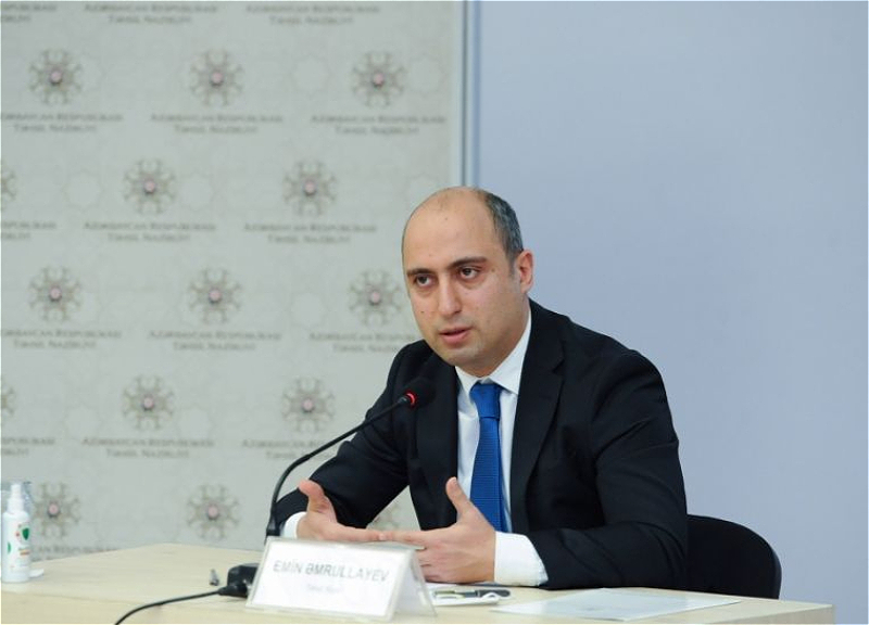 Более 150 тыс. азербайджанских учителей получили смс от министра