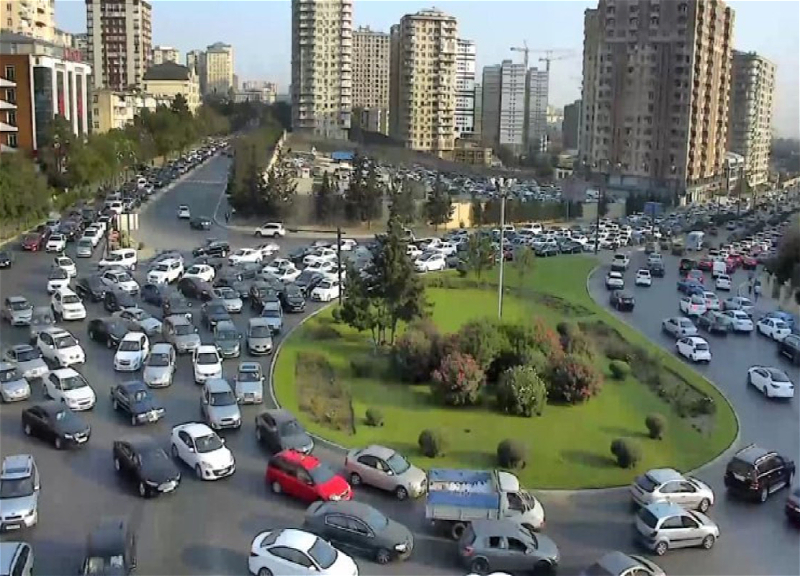 Bakıda sıxlıq olan yollar - SİYAHI