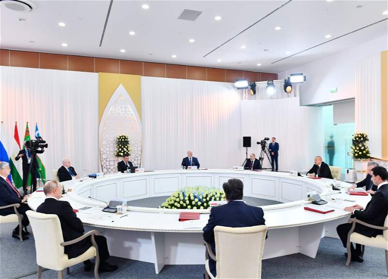 Ильхам Алиев принял участие в официальном приеме в честь глав государств СНГ в Астане