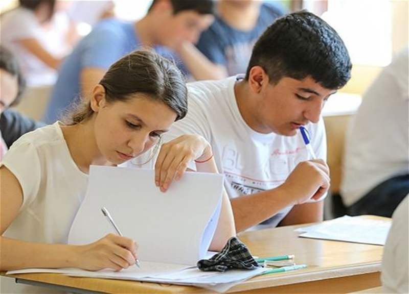 Вступительные экзамены в 11 класс. Одиннадцатый класс работа в парах. Экзамен по азербайджанскому языку в Шеки.