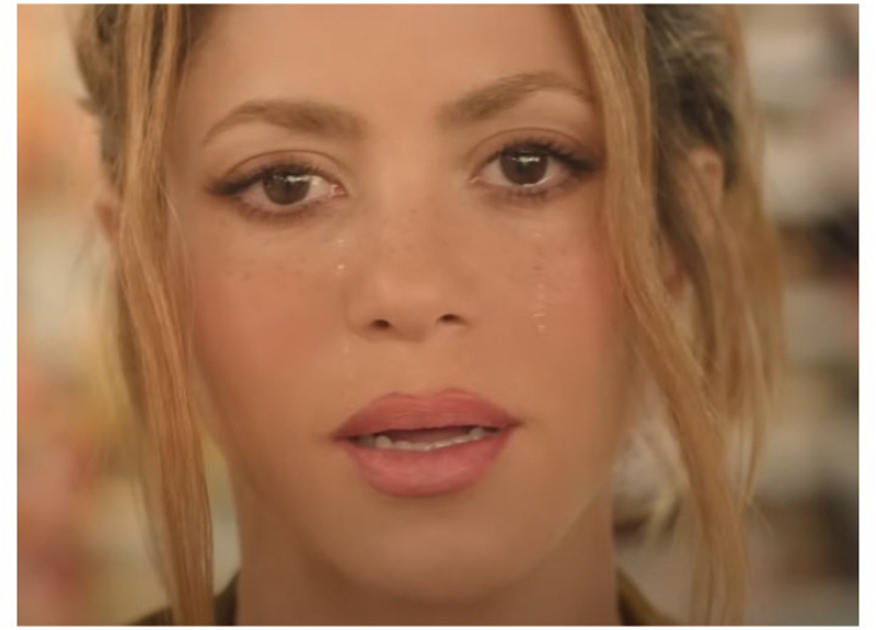 Шакира в слезах спела о расставании с Пике, которого назвала «нарциссом» - ВИДЕО