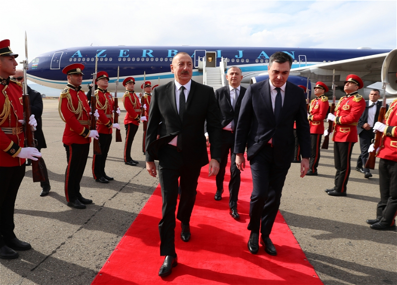 Ильхам Алиев прибыл с рабочим визитом в Грузию - ФОТО