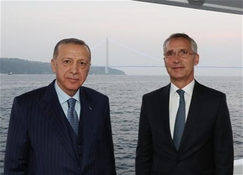 Столтенберг приехал в Стамбул и обсудил с Эрдоганом войну в Украине