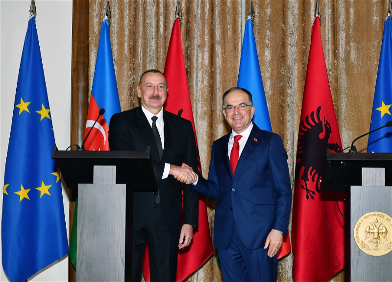 Президенты Ильхам Алиев и Байрам Бегай выступили с заявлениями для печати - ФОТО