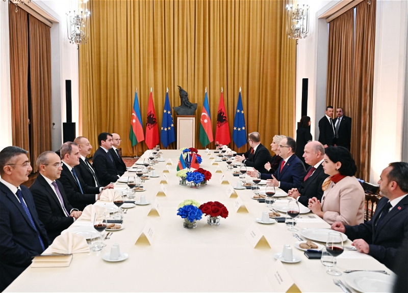Состоялась встреча президентов Азербайджана и Албании в расширенном составе