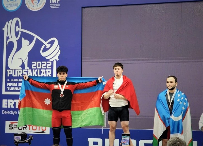 Azərbaycan ağırlıqqaldıranı Türkiyədəki yarışda gümüş medal qazanıb