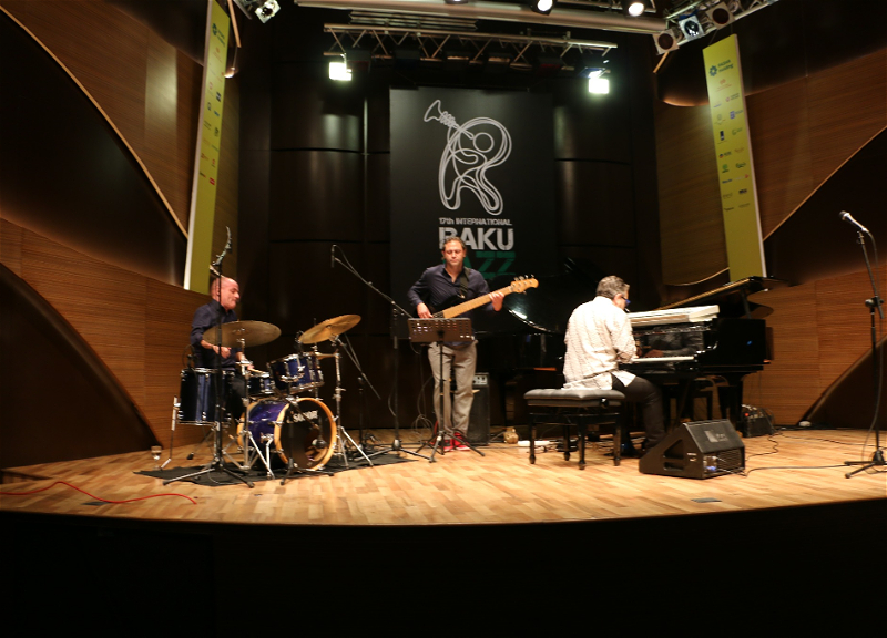 В рамках Baku Jazz Festival состоялся концерт легендарного джазового пианиста Майка дель Ферро - ФОТО - ВИДЕО