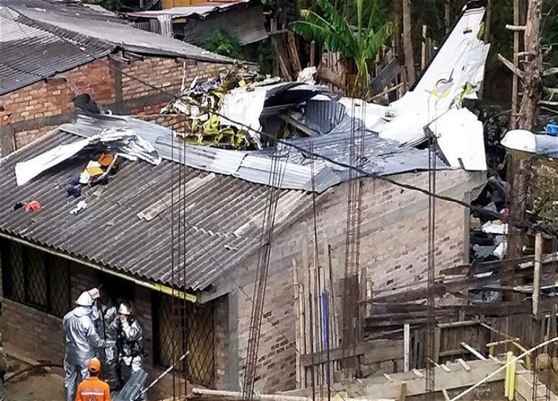 В Колумбии небольшой самолет упал на жилой район