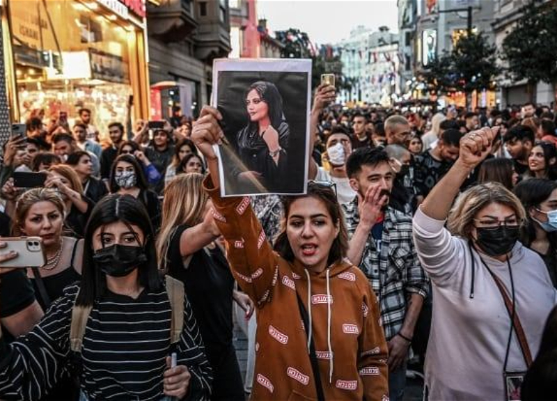 “İranda həbs olunan qadınlara təcavüz edilir”