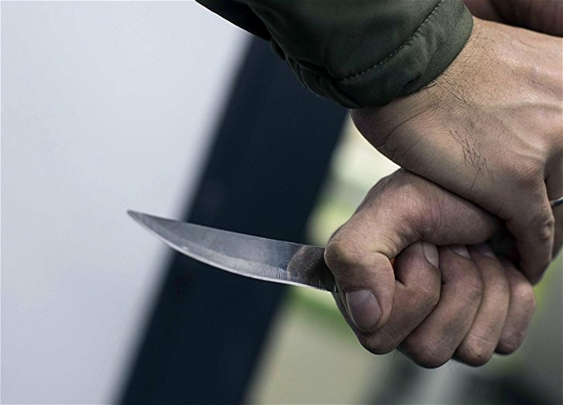 В Баку ножевое ранение получил 53-летний мужчина
