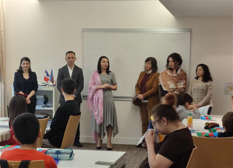 В Париже возобновлена деятельность школы азербайджанского языка - ФОТО