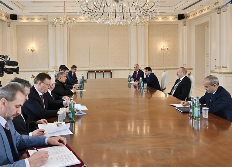 Президент Азербайджана принял делегацию во главе с руководителем Татарстана